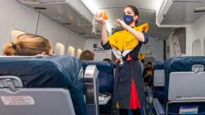 ¿Cuáles son las funciones de una aeromoza?